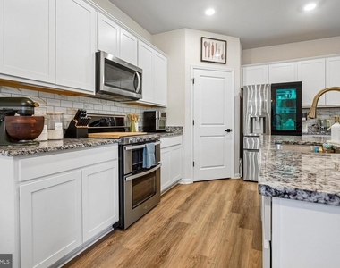 146 Pinewood Road - Photo Thumbnail 4
