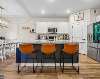 146 Pinewood Road - Photo Thumbnail 3