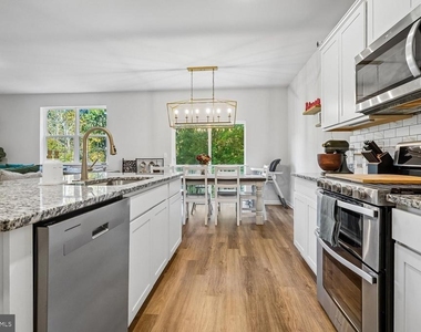 146 Pinewood Road - Photo Thumbnail 6