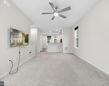 622 Streamview Drive - Photo Thumbnail 3