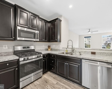 622 Streamview Drive - Photo Thumbnail 9