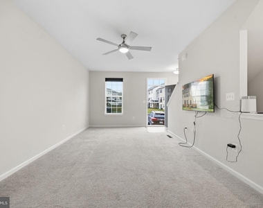 622 Streamview Drive - Photo Thumbnail 5