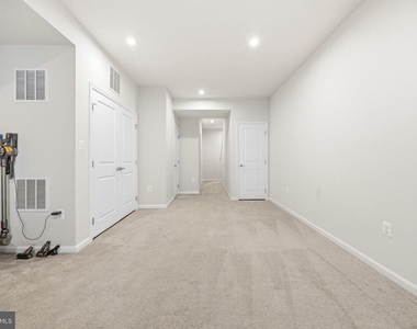 622 Streamview Drive - Photo Thumbnail 23