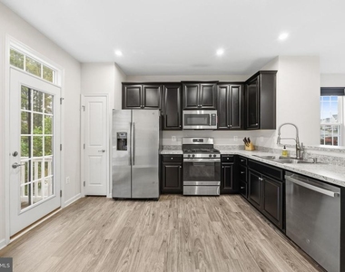 622 Streamview Drive - Photo Thumbnail 10