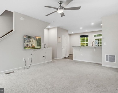 622 Streamview Drive - Photo Thumbnail 4