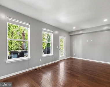 1512 Hudgins Farm Circle - Photo Thumbnail 5