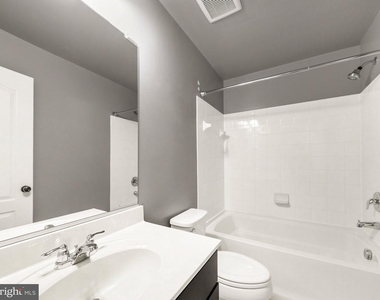 1512 Hudgins Farm Circle - Photo Thumbnail 17