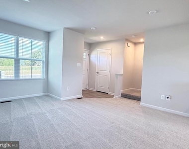785 Hisey Avenue - Photo Thumbnail 10