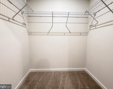 785 Hisey Avenue - Photo Thumbnail 16