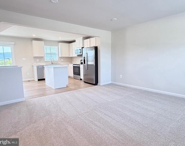 785 Hisey Avenue - Photo Thumbnail 8