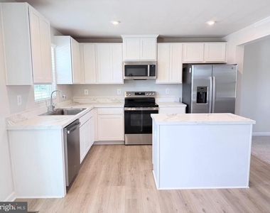 785 Hisey Avenue - Photo Thumbnail 1