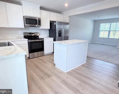 785 Hisey Avenue - Photo Thumbnail 7