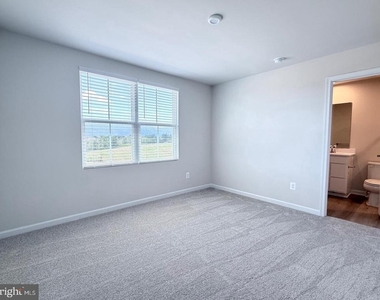 785 Hisey Avenue - Photo Thumbnail 13