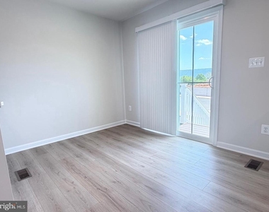 785 Hisey Avenue - Photo Thumbnail 6