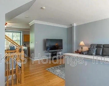 3947 Hartlake Street - Photo Thumbnail 1