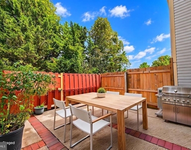 13508 Getty Lane - Photo Thumbnail 9