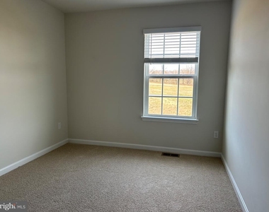 131 Rae Court - Photo Thumbnail 2
