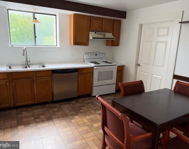8640 Mathis Avenue - Photo Thumbnail 2