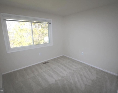 48 Monarch Drive - Photo Thumbnail 18