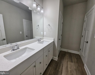 344 Bayberry Lane - Photo Thumbnail 15