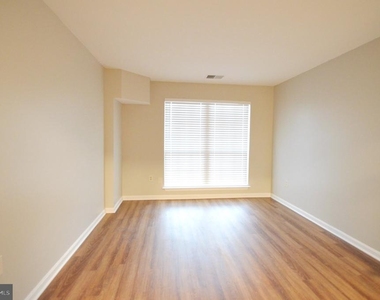 6920 Mary Caroline Circle - Photo Thumbnail 8