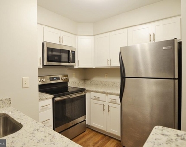 6920 Mary Caroline Circle - Photo Thumbnail 4