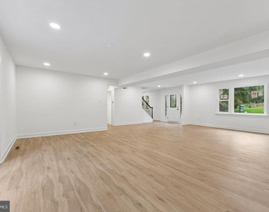 4408 Banff Street - Photo Thumbnail 7