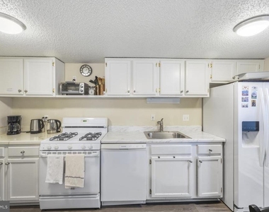 11815 Breton Court - Photo Thumbnail 7