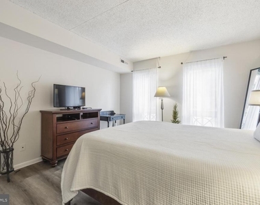 11815 Breton Court - Photo Thumbnail 14