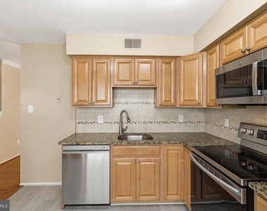 5906 Bridgetown Court - Photo Thumbnail 10