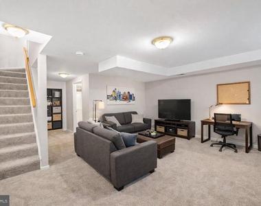 8483 Laurel Oak Drive - Photo Thumbnail 13