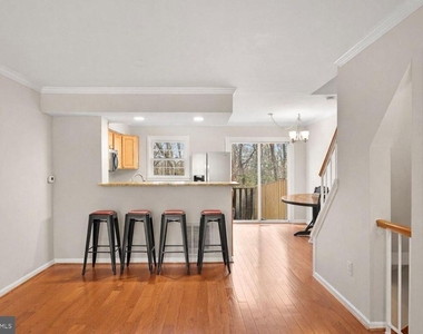 8483 Laurel Oak Drive - Photo Thumbnail 3