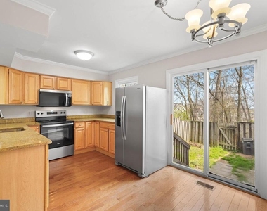 8483 Laurel Oak Drive - Photo Thumbnail 5