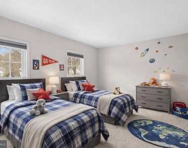 8483 Laurel Oak Drive - Photo Thumbnail 10