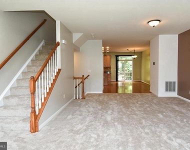 7810 Locust Leaf Lane - Photo Thumbnail 16