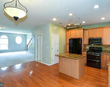 7810 Locust Leaf Lane - Photo Thumbnail 12