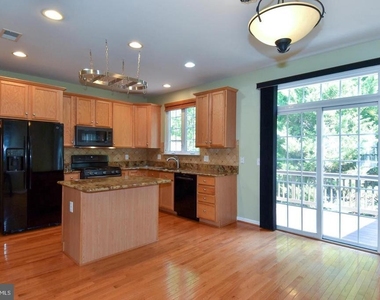 7810 Locust Leaf Lane - Photo Thumbnail 7
