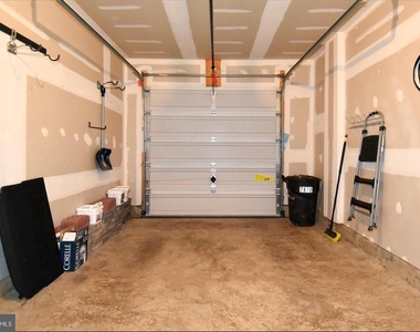 7810 Locust Leaf Lane - Photo Thumbnail 35