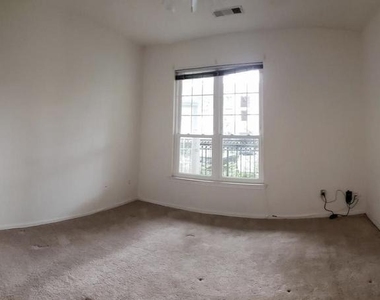 1521 Spring Gate Drive - Photo Thumbnail 10