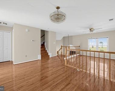 7427 Salford Court - Photo Thumbnail 17