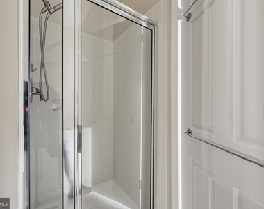 7427 Salford Court - Photo Thumbnail 9