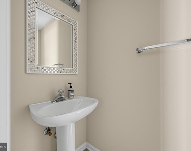 7427 Salford Court - Photo Thumbnail 5