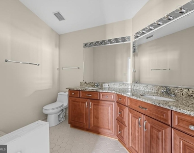 7427 Salford Court - Photo Thumbnail 4