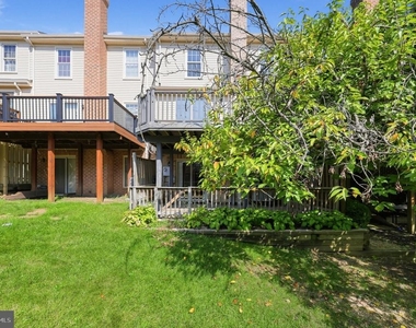 7427 Salford Court - Photo Thumbnail 19