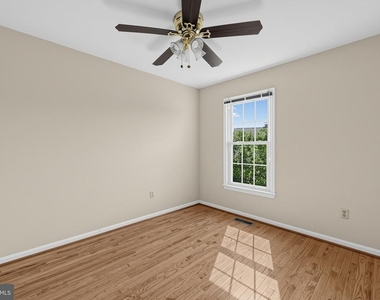 7427 Salford Court - Photo Thumbnail 11