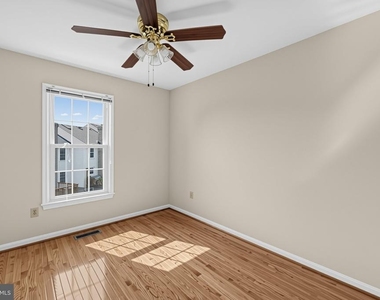 7427 Salford Court - Photo Thumbnail 12