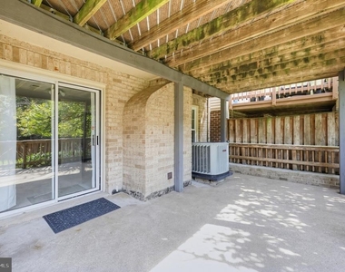 7427 Salford Court - Photo Thumbnail 23