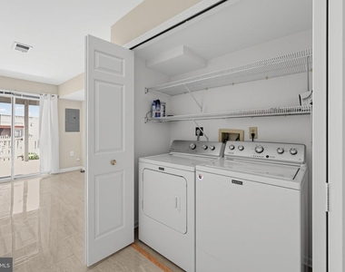 7427 Salford Court - Photo Thumbnail 14