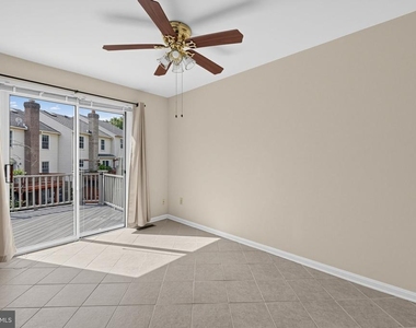 7427 Salford Court - Photo Thumbnail 13