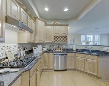 7131 Huntley Creek Place - Photo Thumbnail 8